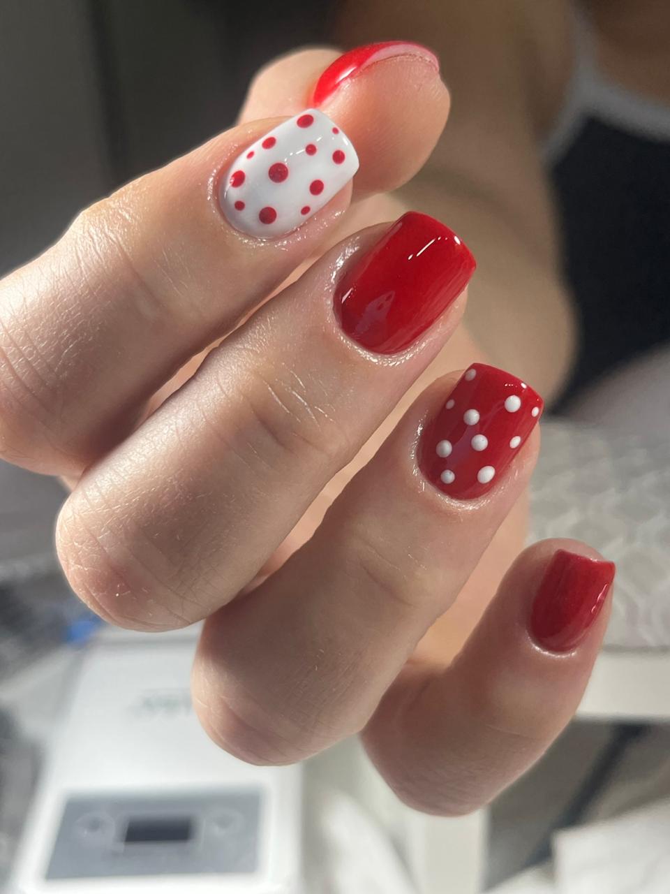 Nail art poá